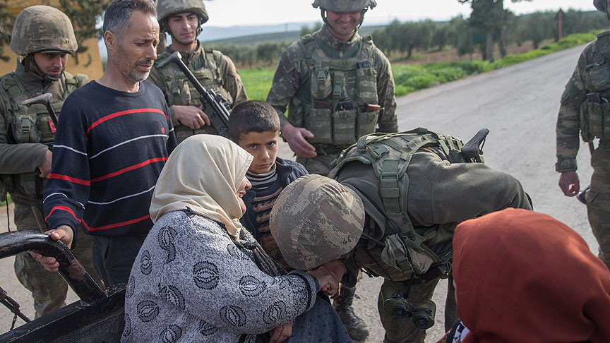 Asker, Afrin i değil gönülleri fethetti